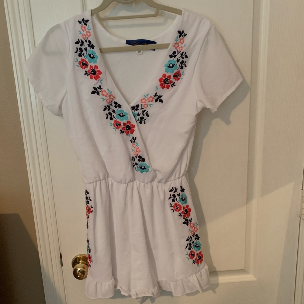 White Romper with embroidered flowers